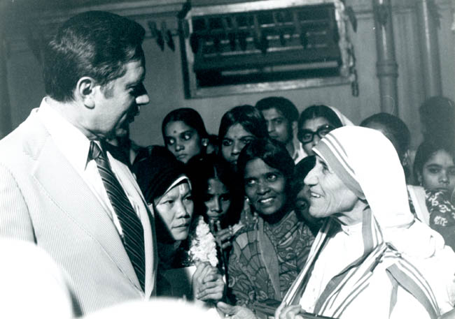 Mother Teresa receiving the Bellarmine medal in 1981.